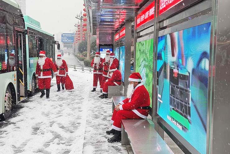 faytech Christmas bus stops edit